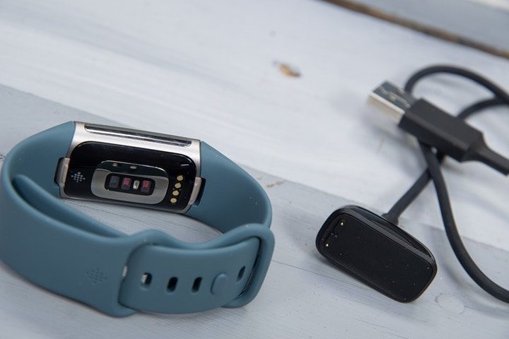 Fitbit Charge5 Charger BackSensor thumb