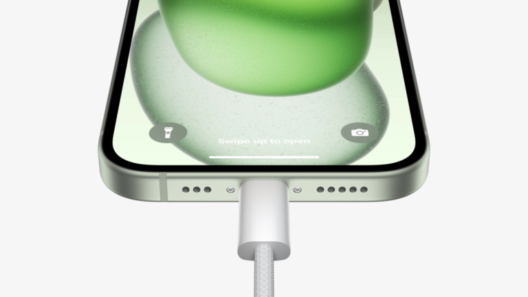 Apple iPhone 15 USB C connector